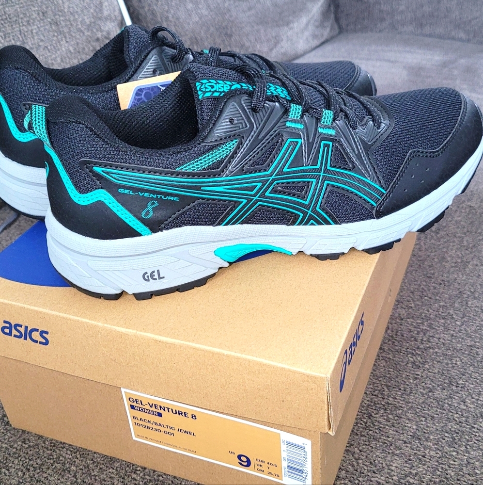 WOMEN'S  ASICS GEL - VENTURE 8 / SIZE 9